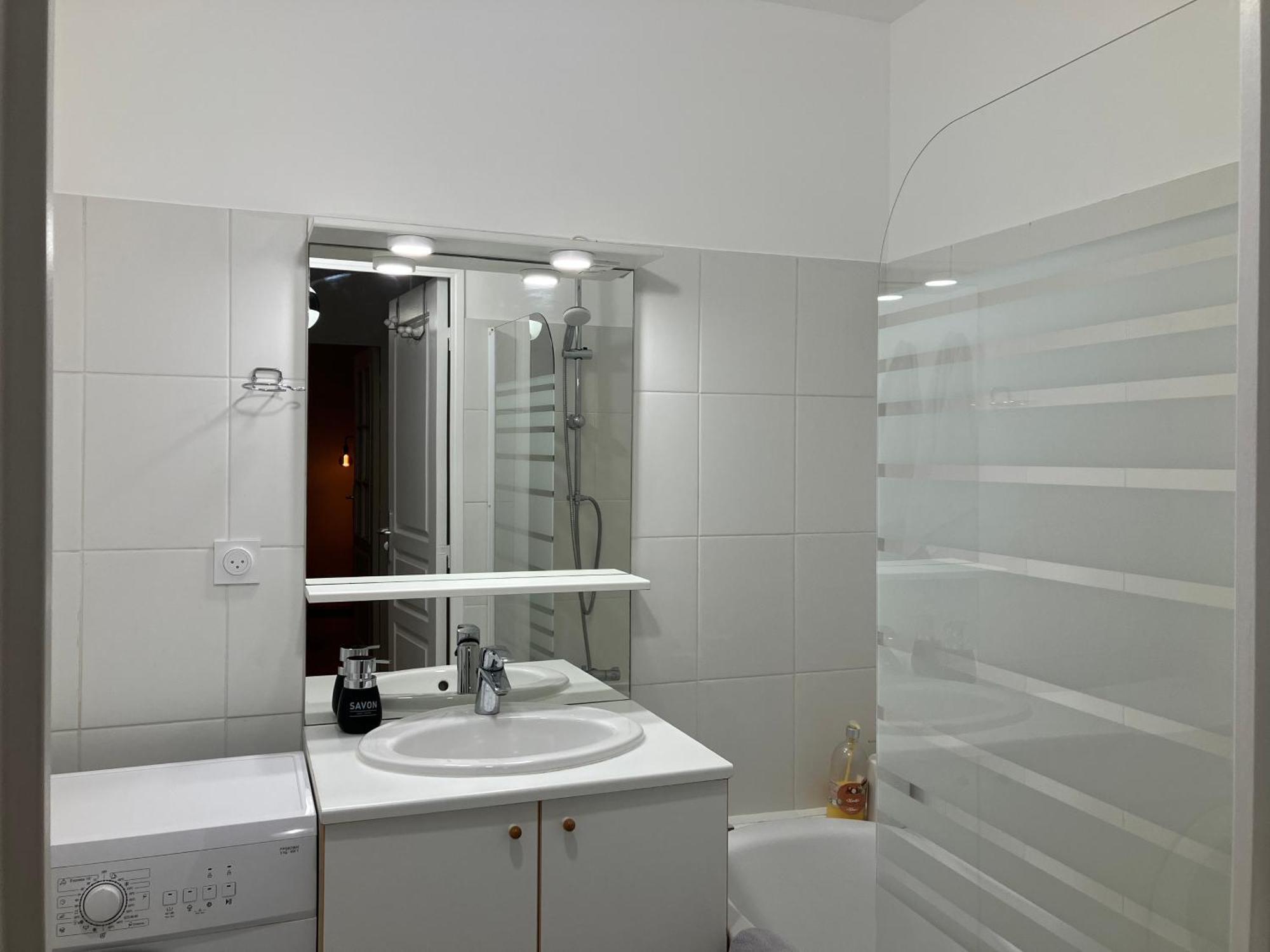 Appartement Avec Parking & Linge Inclus & Local Velos Blois Eksteriør bilde